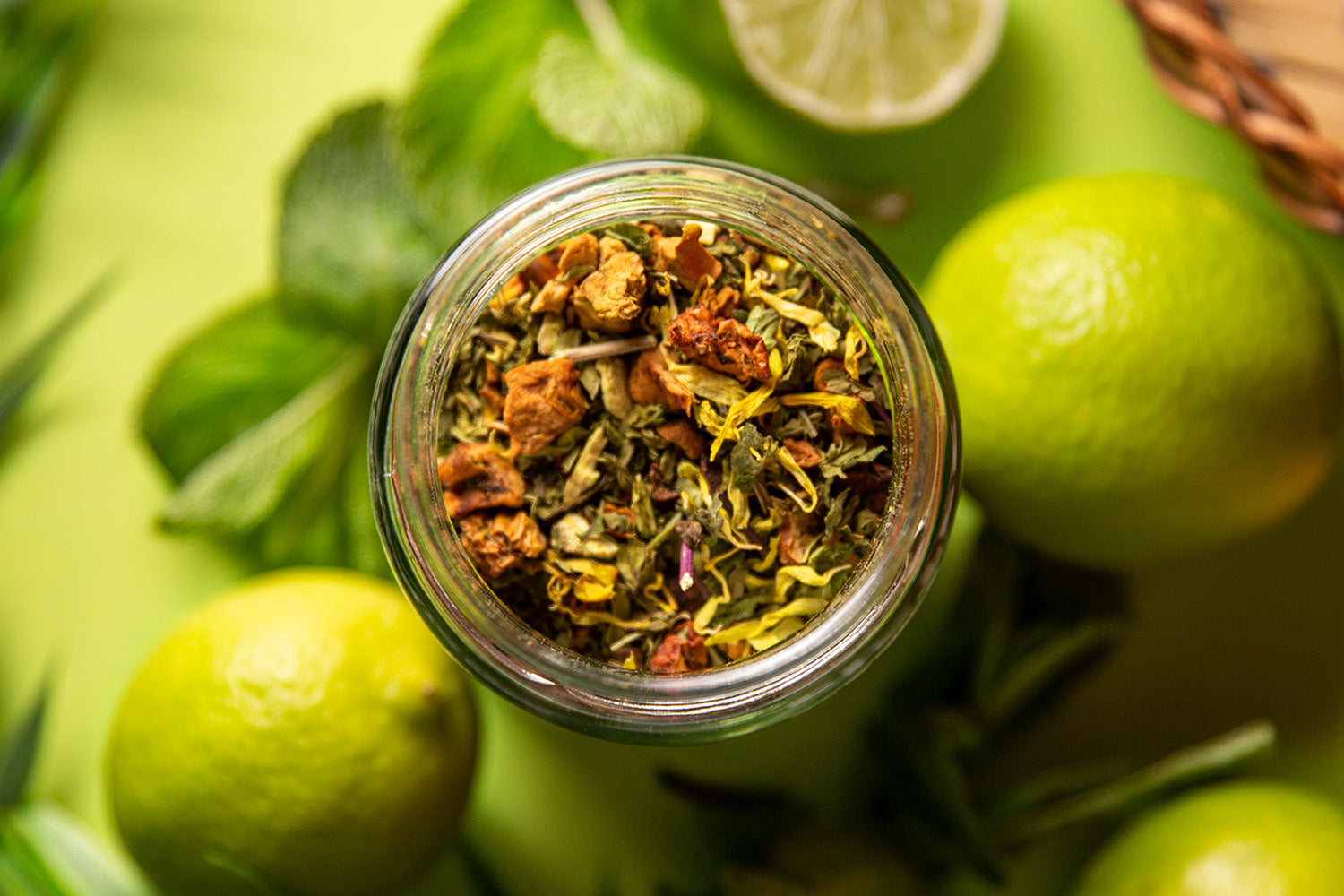 Mint & Lime Bio Eistee. Lose im Glas und ohne Plastik verpackt.