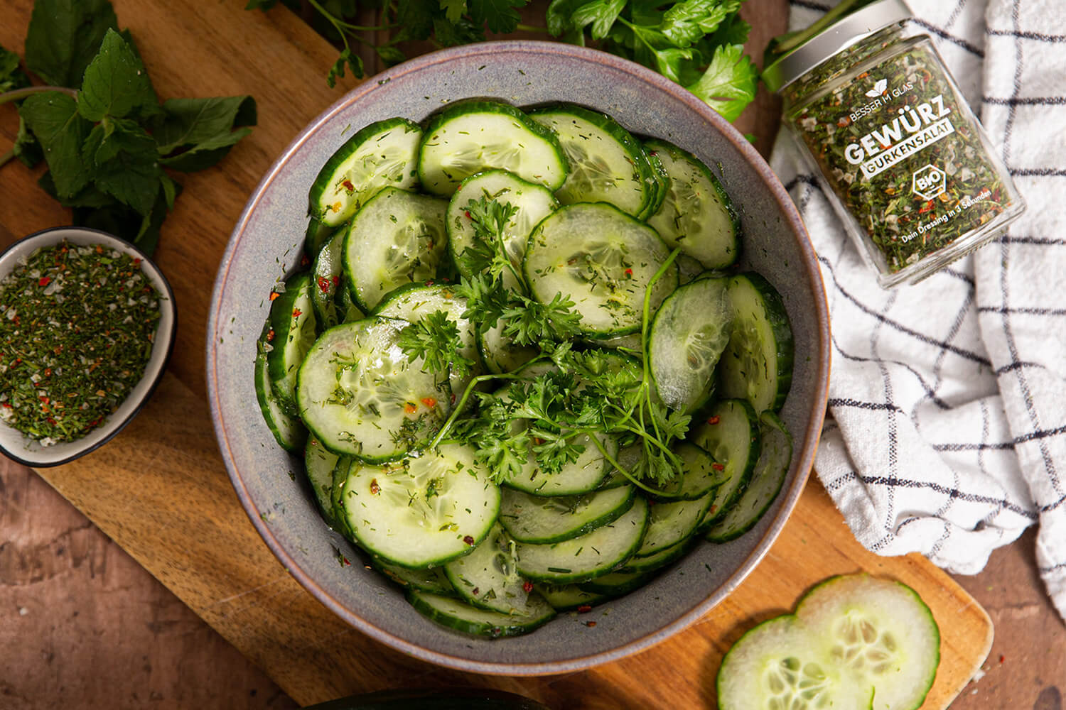 Gurkensalat - Bio-Gewürzmischung. Dein Dressing in 3 Sekunden. Schnell und einfach. Zum salat dazugeben und genießen